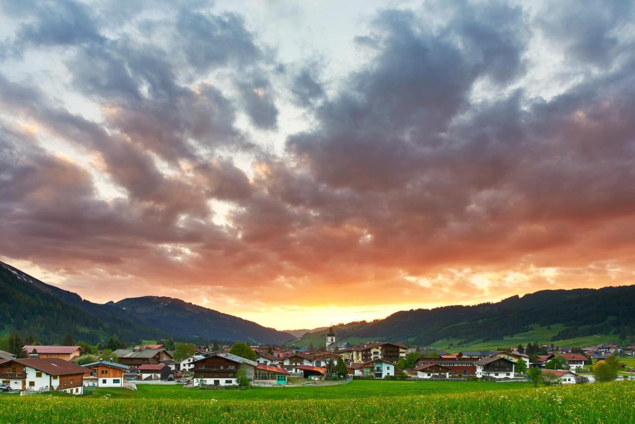 Hotel Hohenfels タンハイム エクステリア 写真